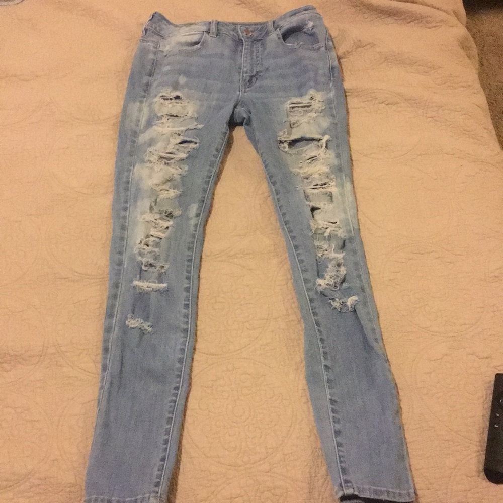 American Eagle Size 4 Distressed Jeans